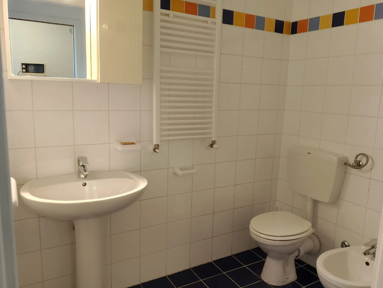 Baño con Balcón dentro del Apartamento de Dos Dormitorios en Joivy Parma Campus